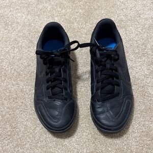 Nike Big Boy Indoor Soccer Shoe